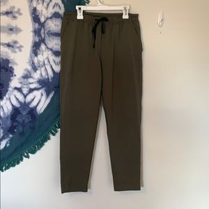Lululemon on the fly pant